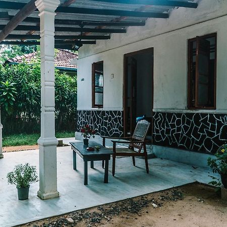 New Sam Tourist Inn Weligama Esterno foto