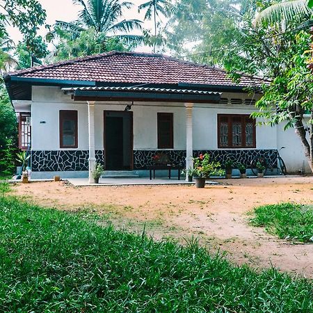 New Sam Tourist Inn Weligama Esterno foto
