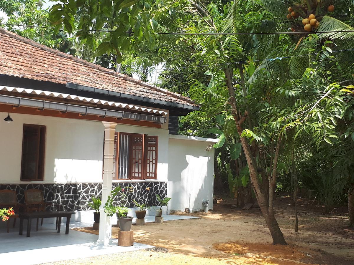 New Sam Tourist Inn Weligama Esterno foto